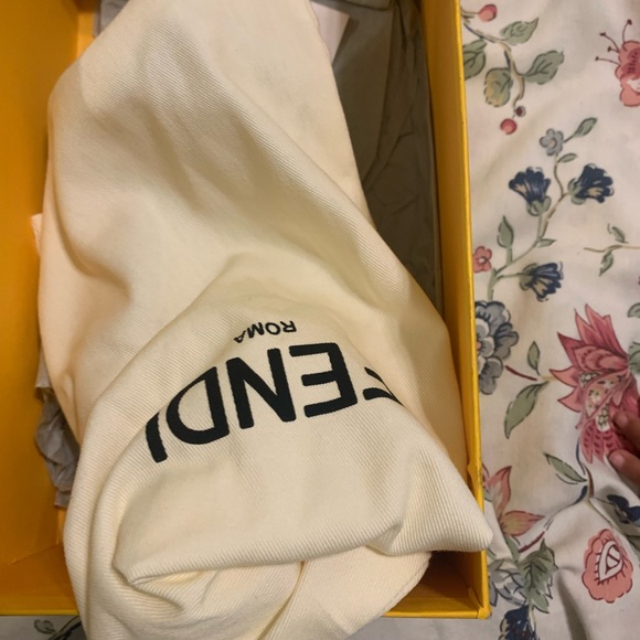 Fendi size 7 - Picture 2 of 9